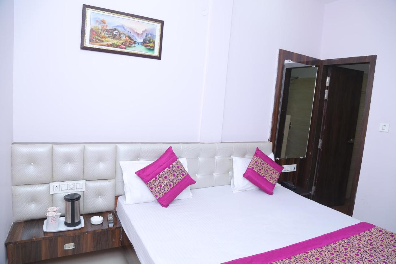Hotel Golden Dreams Amritsar Bagian luar foto