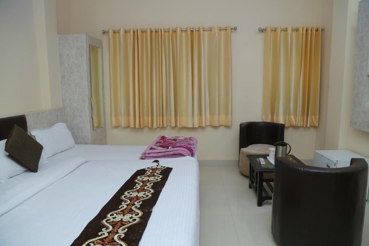 Hotel Golden Dreams Amritsar Bagian luar foto