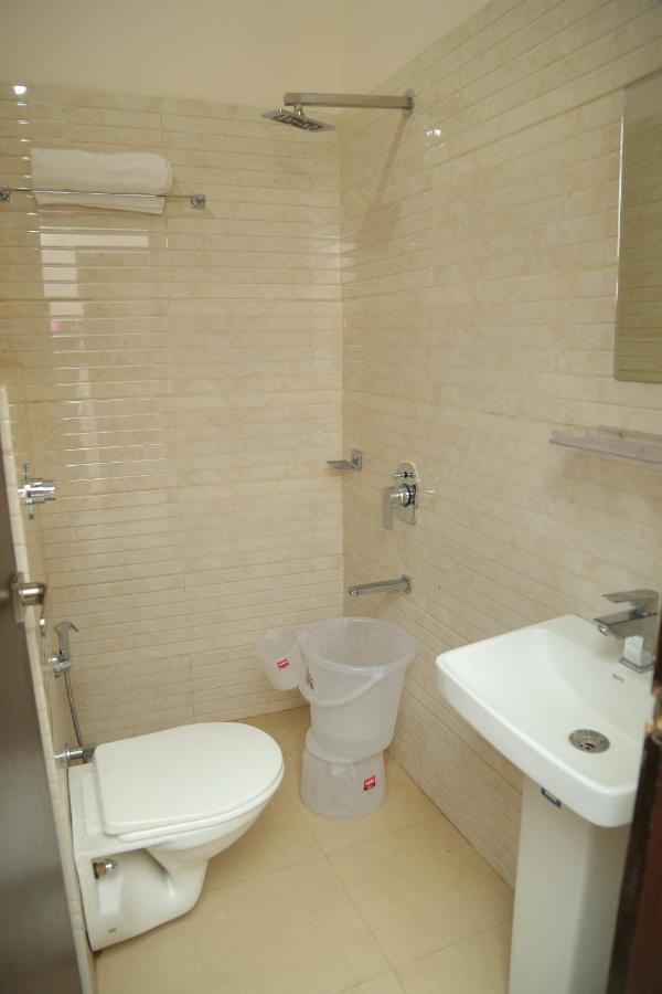 Hotel Golden Dreams Amritsar Bagian luar foto