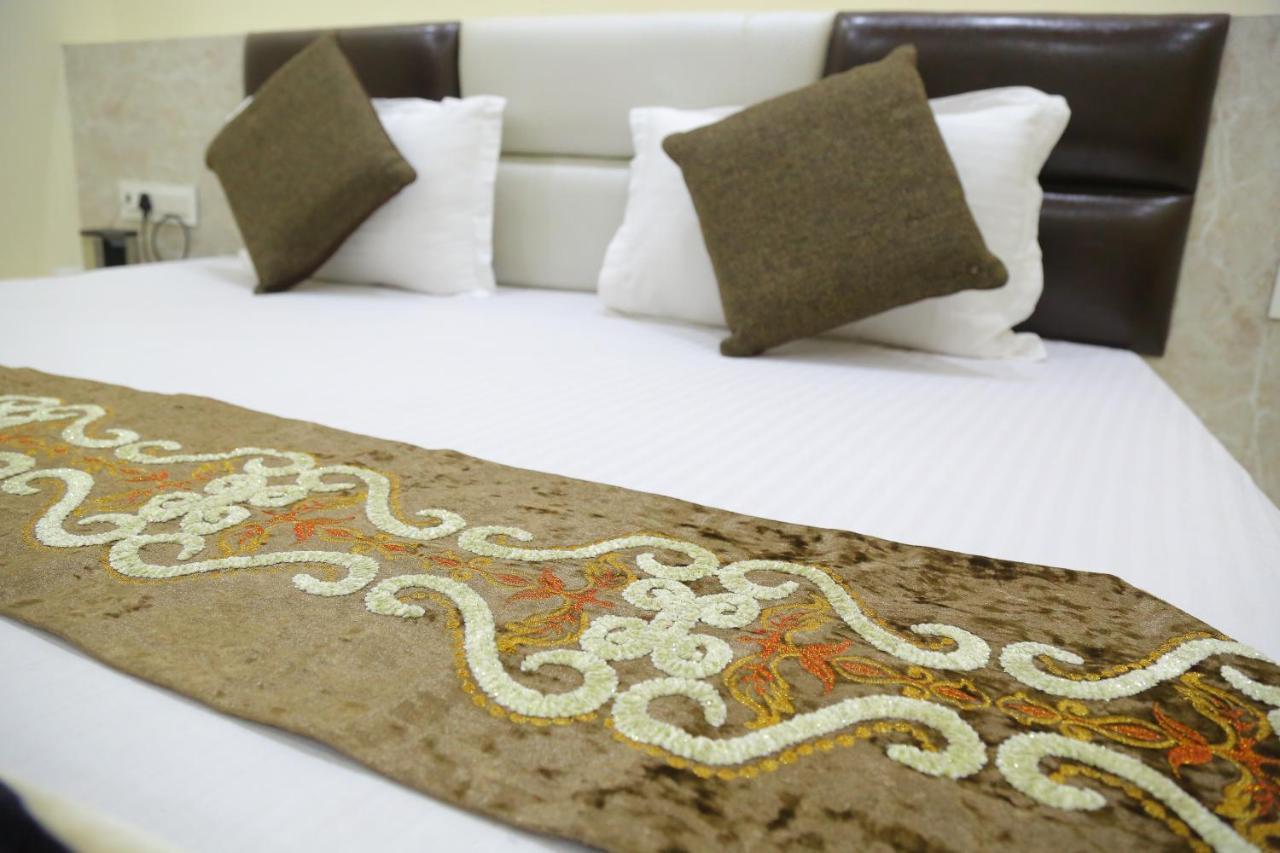 Hotel Golden Dreams Amritsar Bagian luar foto
