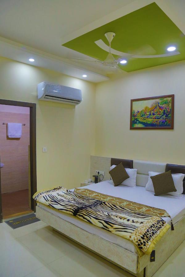 Hotel Golden Dreams Amritsar Bagian luar foto