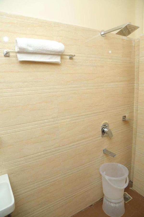 Hotel Golden Dreams Amritsar Bagian luar foto