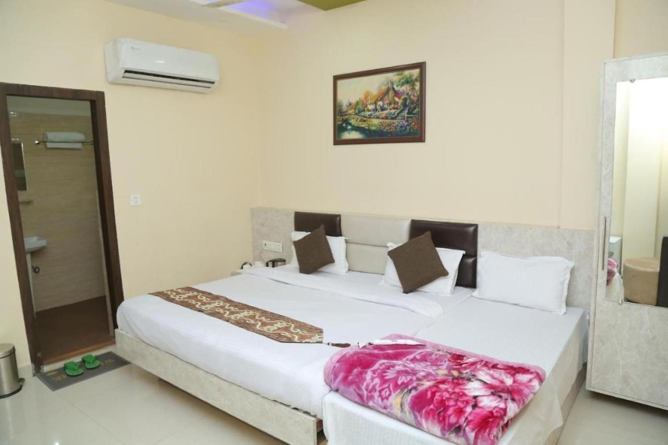 Hotel Golden Dreams Amritsar Bagian luar foto