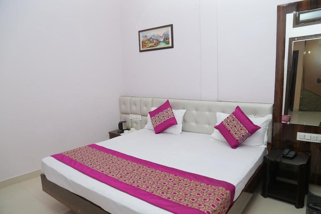 Hotel Golden Dreams Amritsar Bagian luar foto