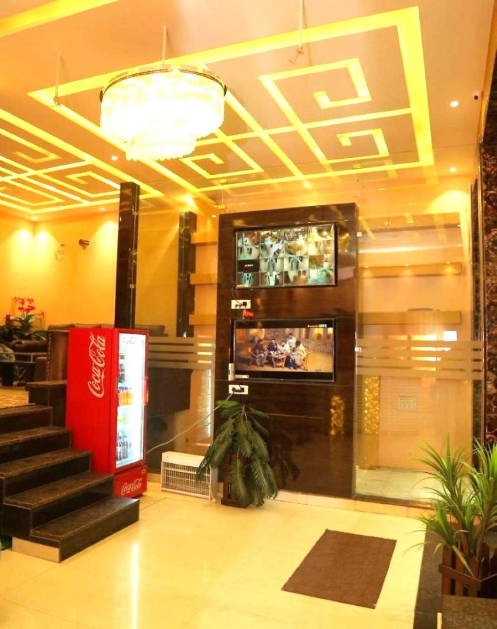 Hotel Golden Dreams Amritsar Bagian luar foto