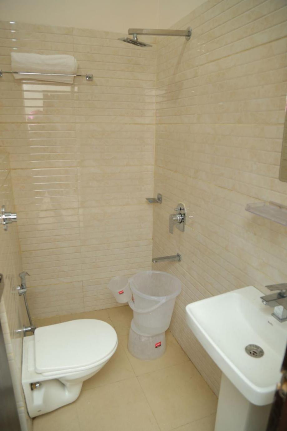 Hotel Golden Dreams Amritsar Bagian luar foto