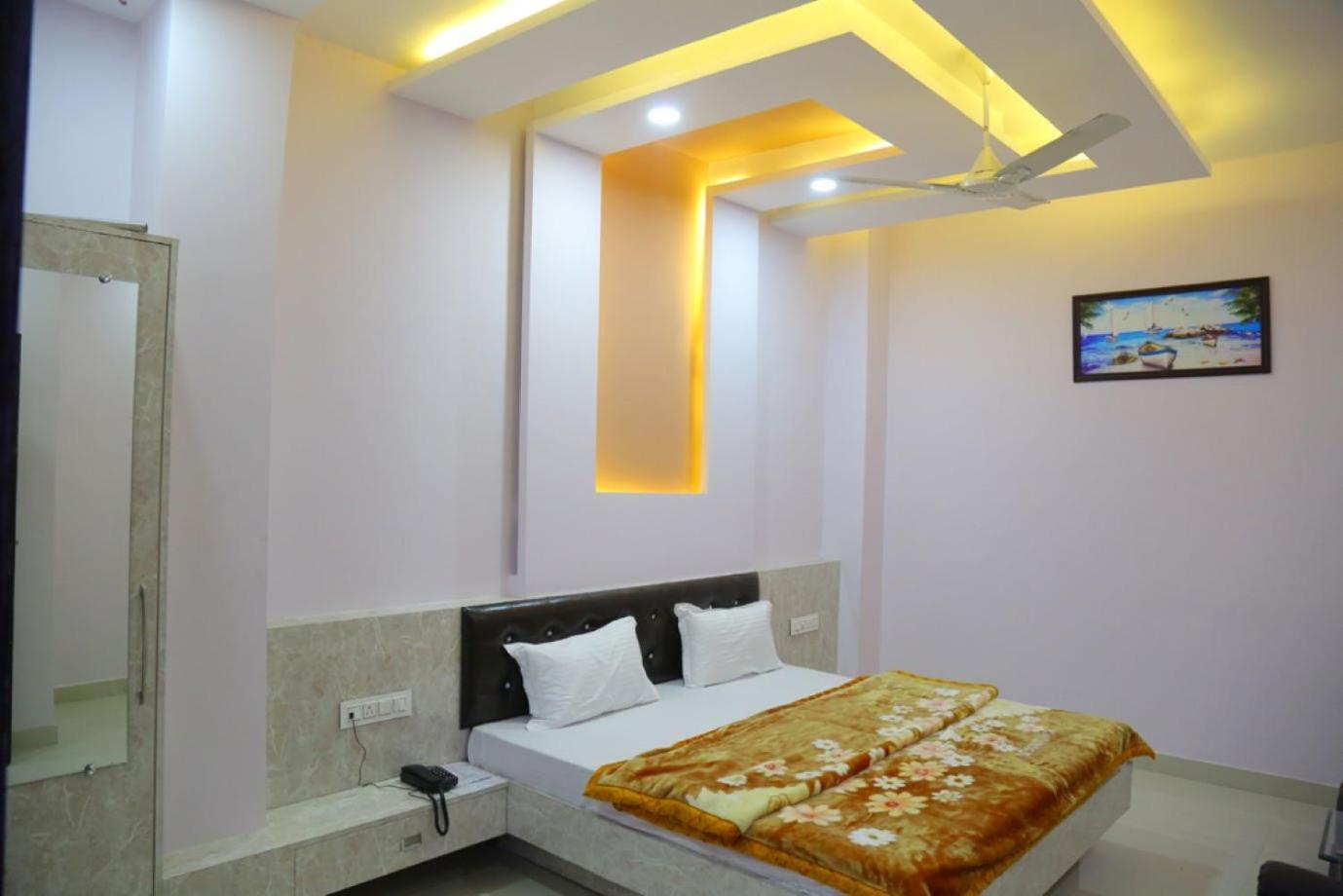 Hotel Golden Dreams Amritsar Bagian luar foto