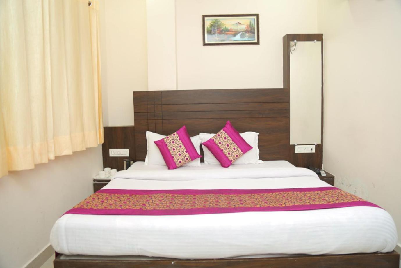 Hotel Golden Dreams Amritsar Bagian luar foto