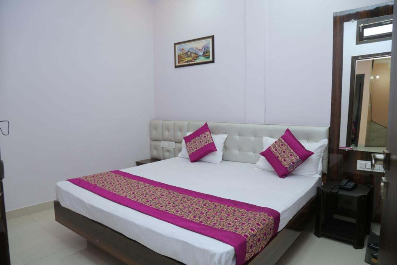Hotel Golden Dreams Amritsar Bagian luar foto