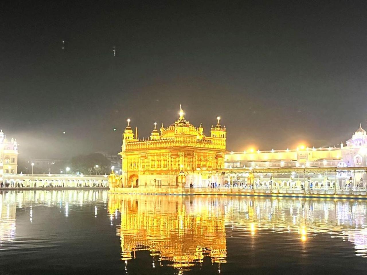 Hotel Golden Dreams Amritsar Bagian luar foto