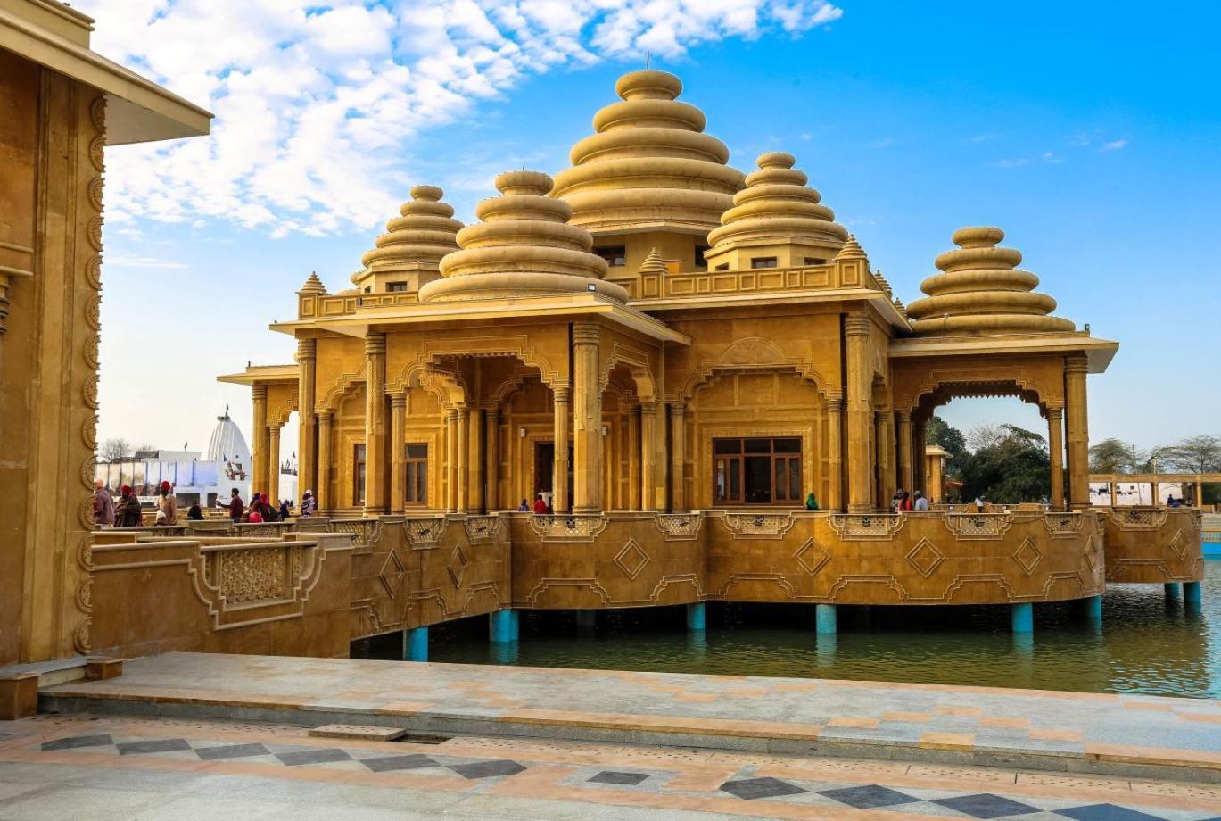 Hotel Golden Dreams Amritsar Bagian luar foto